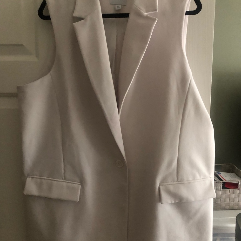 White vest